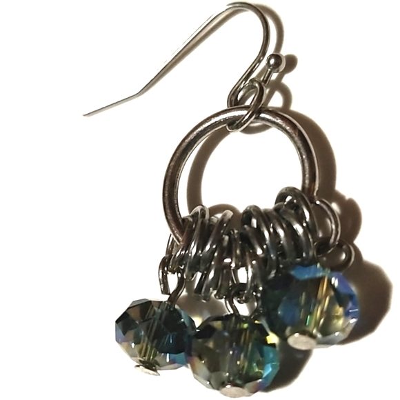 VINTAGE SILVER-TONE IRIDESCENT BLUE GREEN CRYSTAL DANGLE HOOK 1.3" EARRINGS - Picture 6 of 11